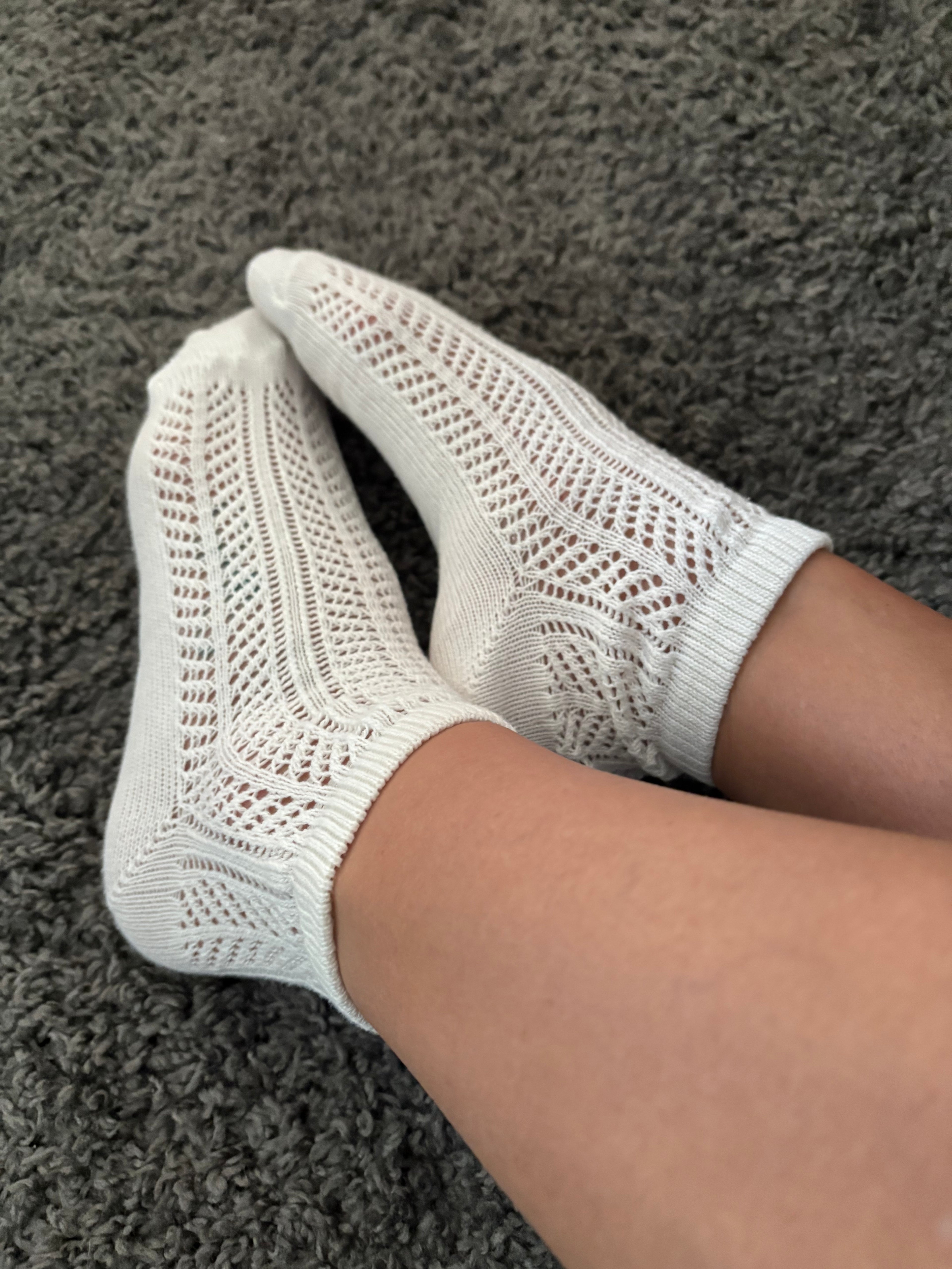 Thin women’s ankle socks
