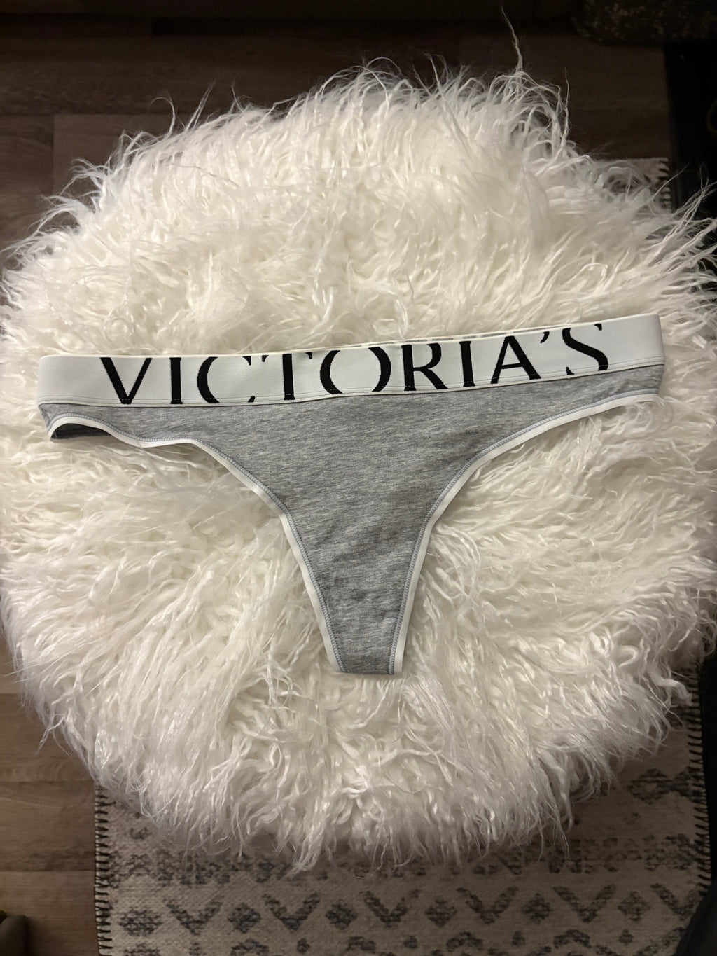 Well Worn VS Thong 🖤