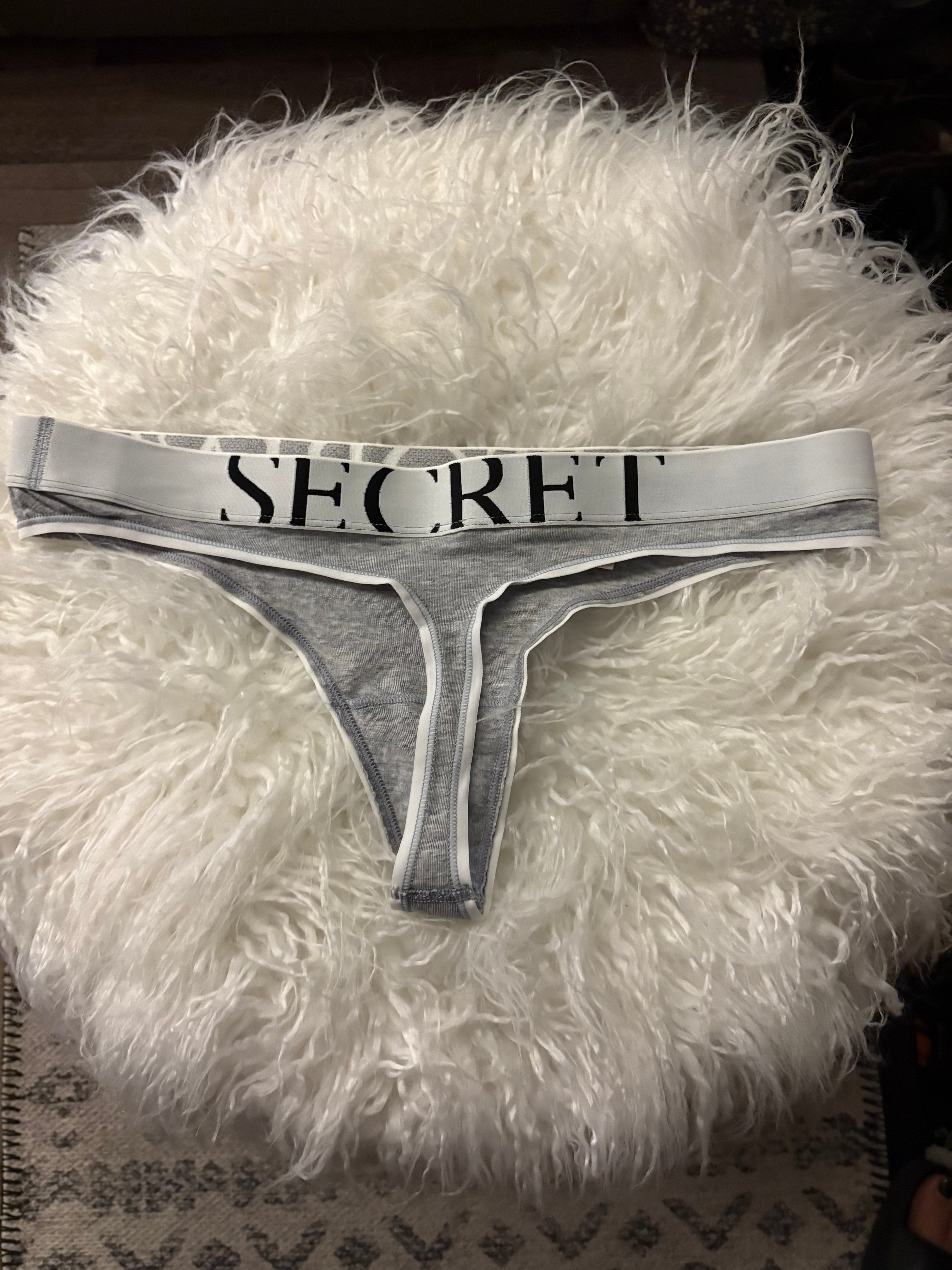 Well Worn VS Thong 🖤