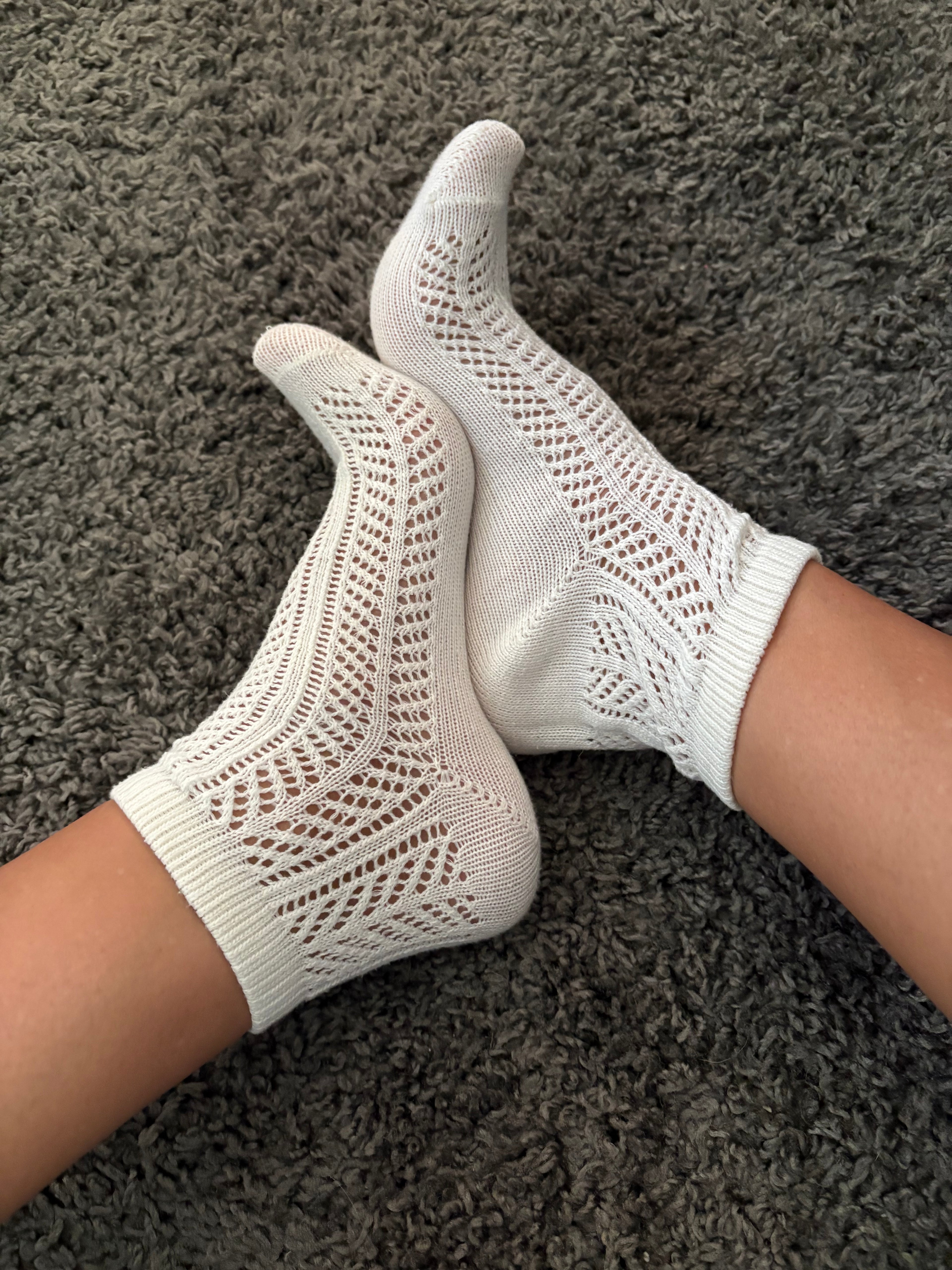 Thin women’s ankle socks