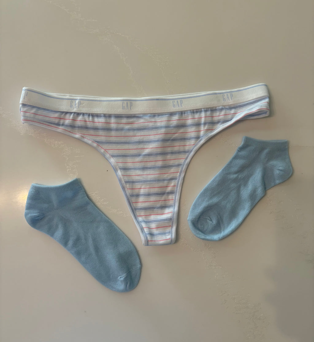 Worn/Used Gap Thong ❤️🤍🩵