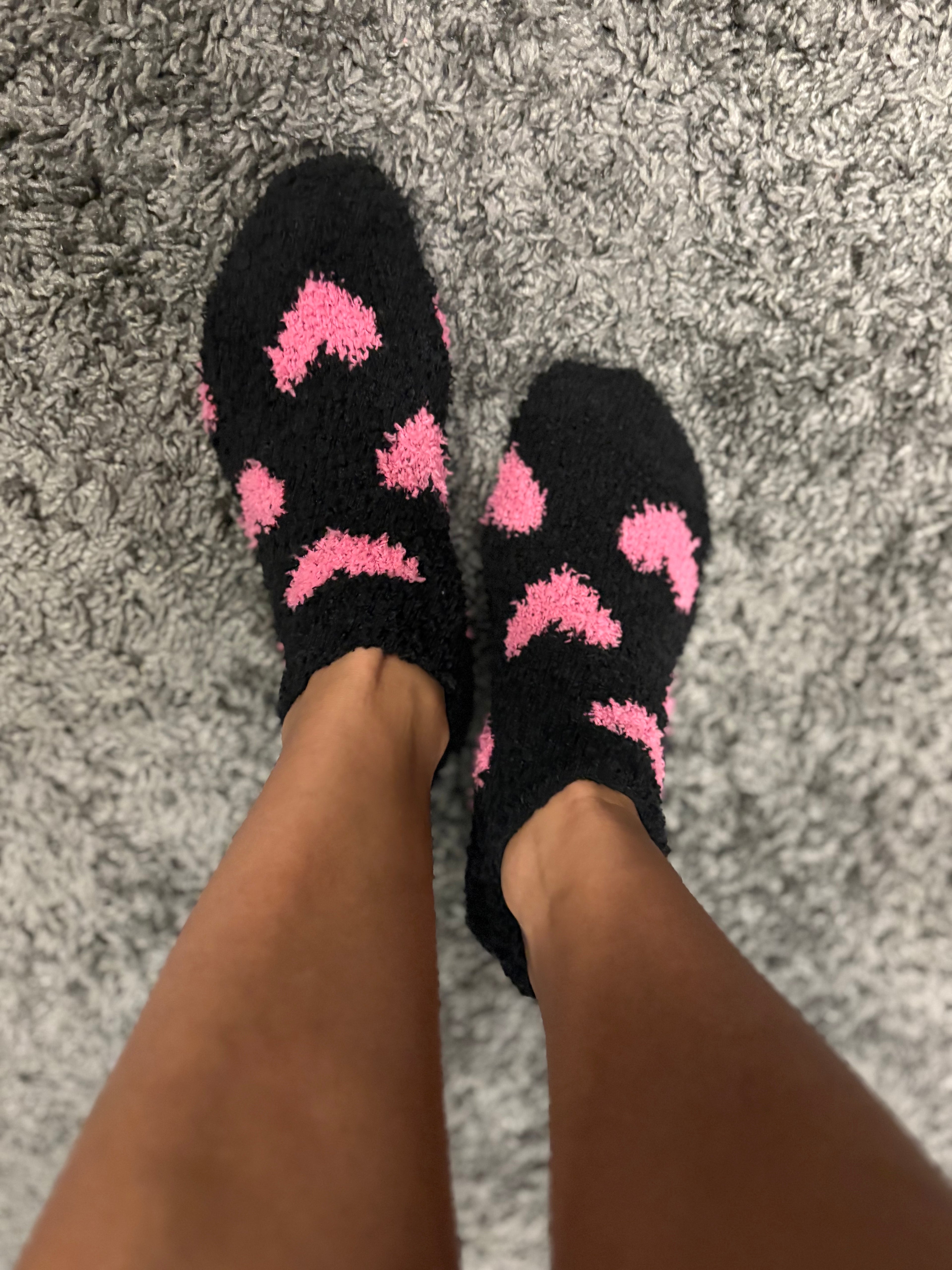 Used Women’s Fuzzy Socks 🩷🖤🩷
