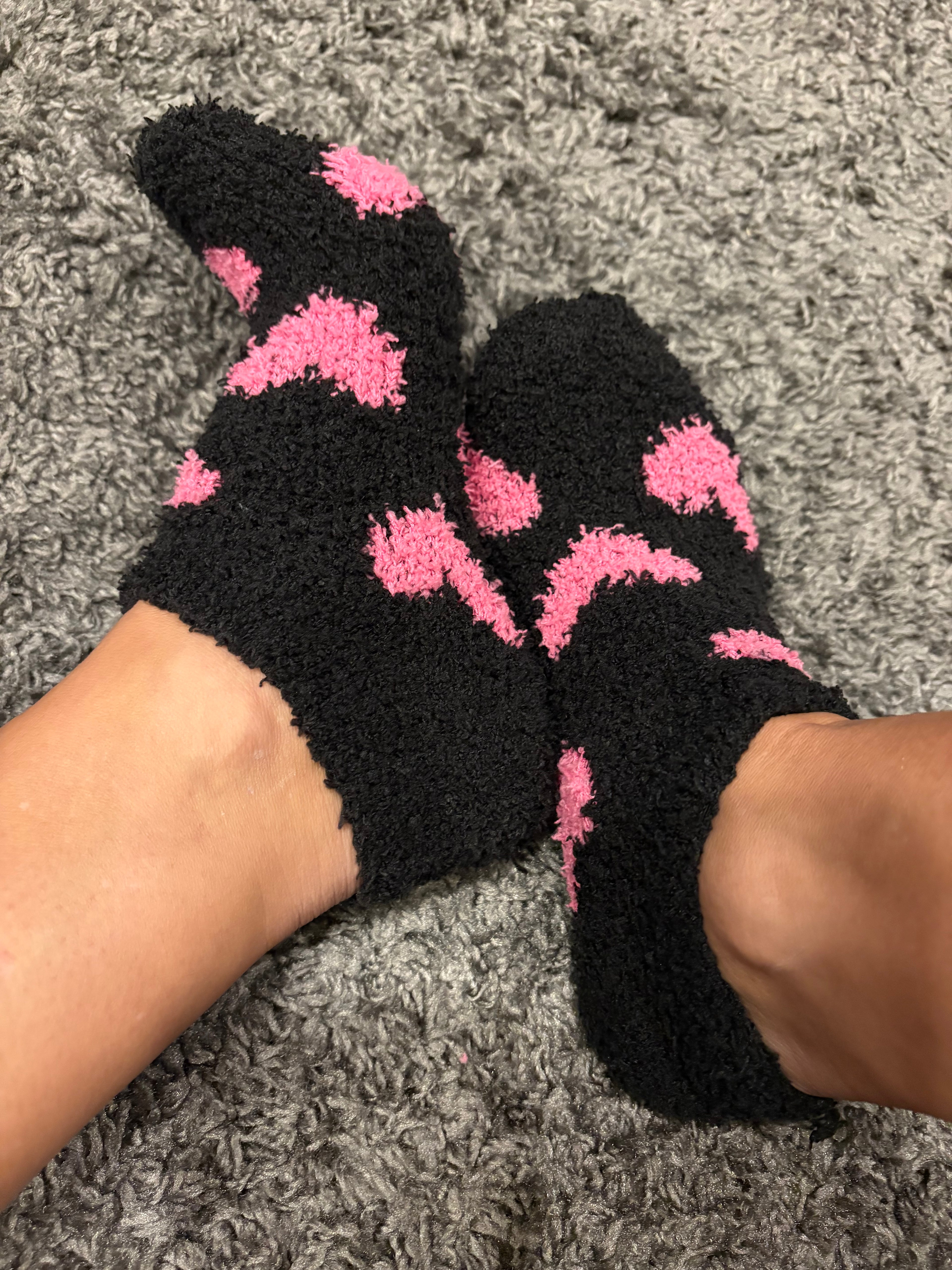 Used Women’s Fuzzy Socks 🩷🖤🩷