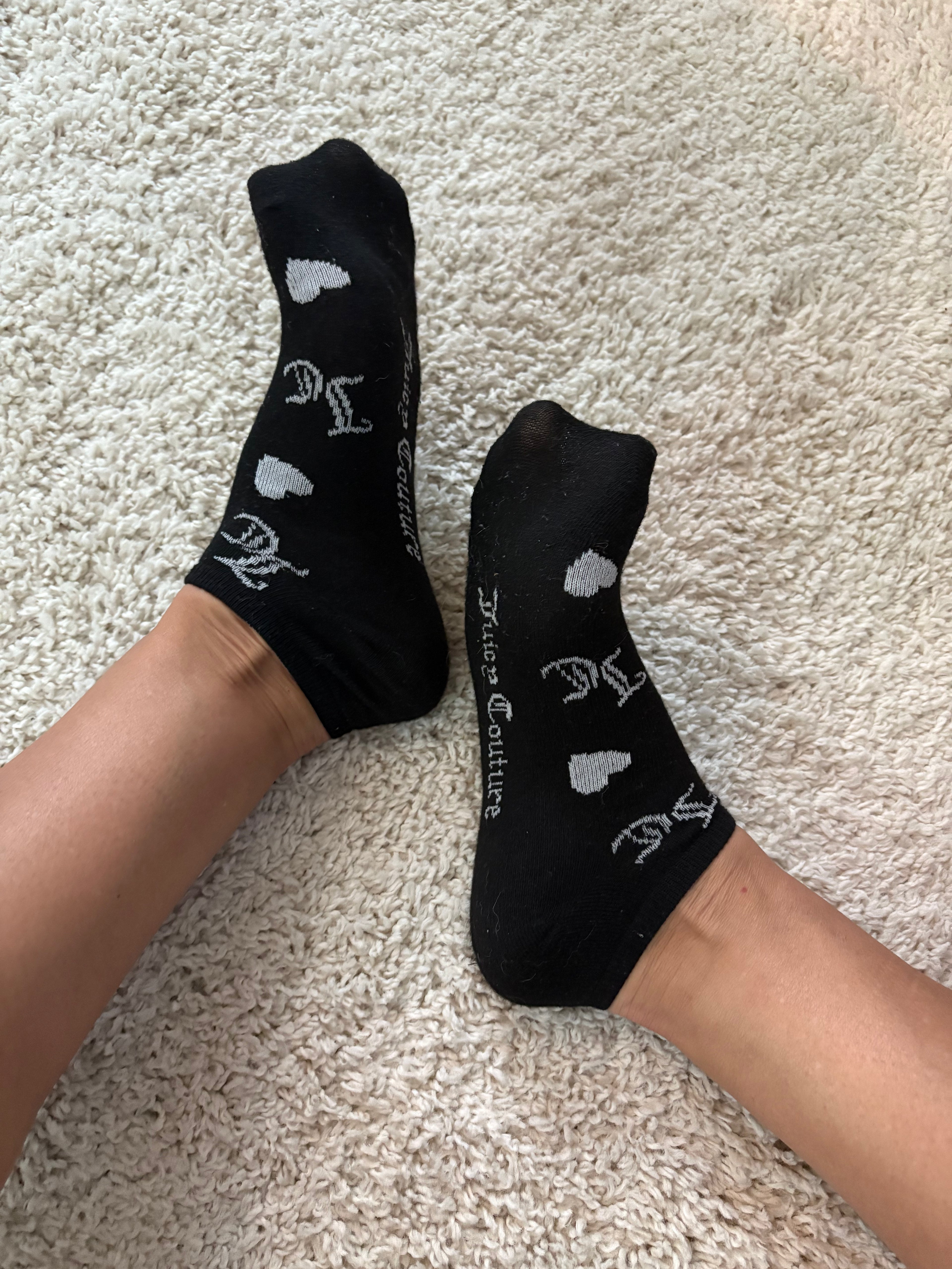 Worn/Used Juicy Socks 🖤🤍🖤 (5 wears/Stinky)